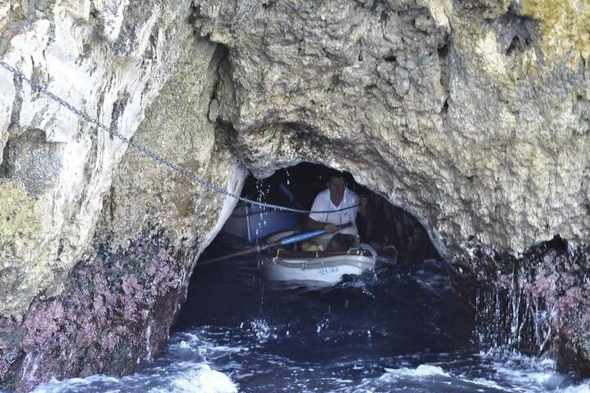 entrance of the Blue Grotto 