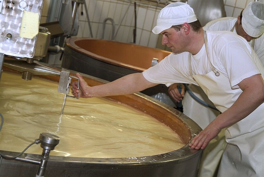 Gruyères Private tour: chocolate and cheese factory tour