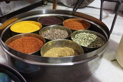 Private Vegetarian Rajasthani Cooking Class and Meal with Locals in Jaipur