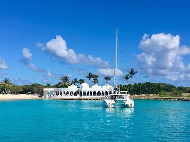 Mambo Katamaran Kreuzfahrt zur Rendezvous Bay Anguilla mit Mittagessen