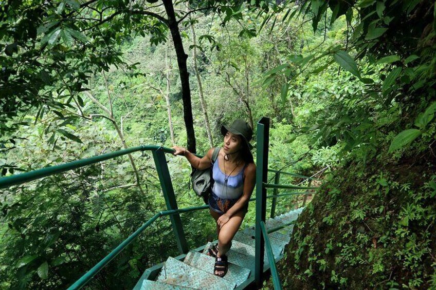 Trekking to buttom of Tumpak Sewu waterfall - @smartway.id