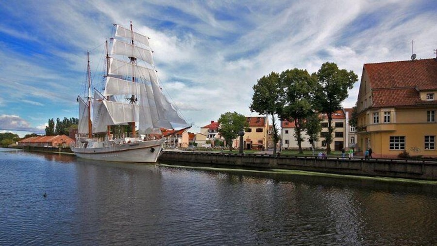 Private Walking Tour of Klaipeda + Amber Queen Museum