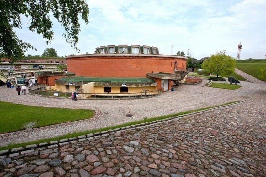 Private Shore Excursion: Walking Tour of Klaipeda + Amber Queen Museum