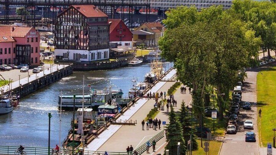 Private Shore Excursion: Walking Tour of Klaipeda + Amber Queen Museum