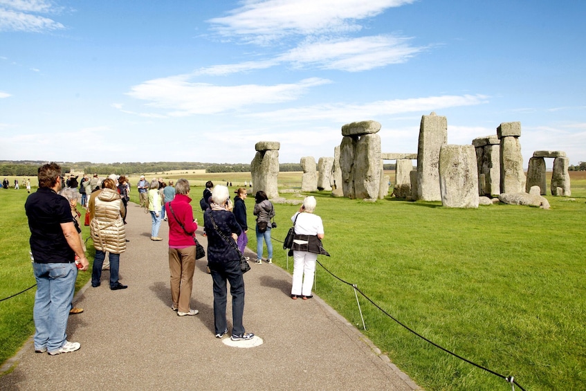 England in 1 Day: Stonehenge, Bath, Stratford-upon-Avon & the Cotswolds
