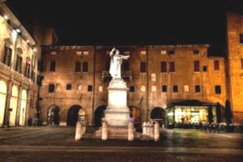 Small-Group Ferrara Tour of City Highlights by Night