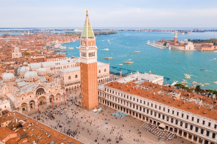 Skip-the-Line: Doge’s Palace & St Mark’s Basilica Small-Group Guided Tour