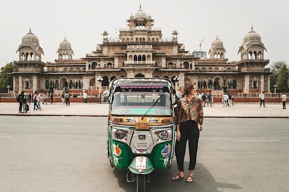 Tour panoramico privato di Jaipur di un'intera giornata in tuk tuk