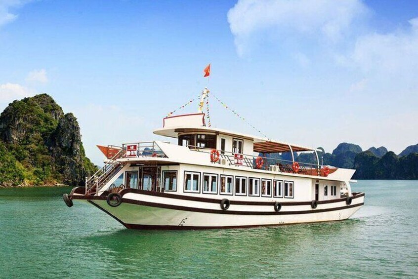 Halong Bay Discovery With 6 Hours Boat Tour from Halong city