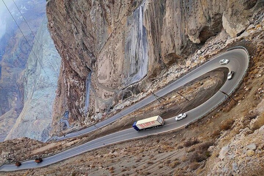 Fanns Serpentin-way to Iskanderkul