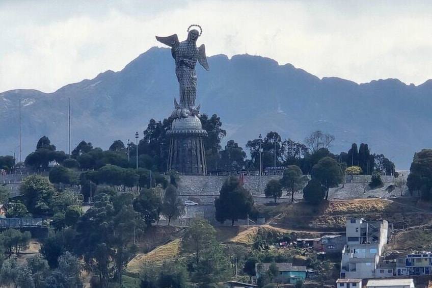 Panecillo Virgen Quito