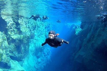 Silfra Wetsuit Snorkeltur med undervandsbilleder - fra Reykjavik