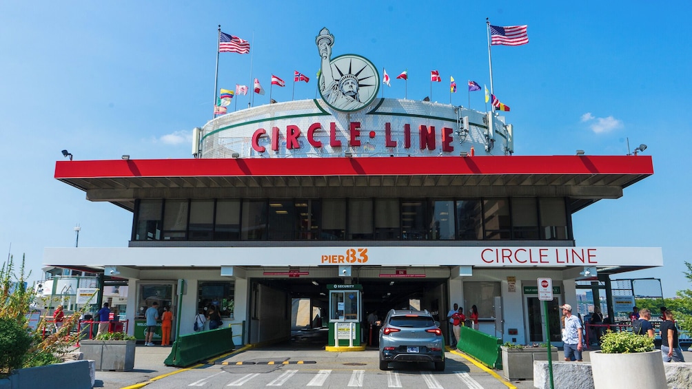 Circle Line: New York Harbor Lights Evening Cruise