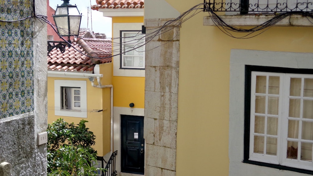 Åpne bilde 2 av 6. Buildings in Lisbon