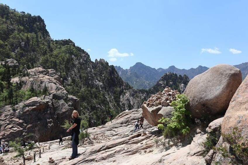 Private Trip in Mt Seorak & East Sea with a Photographer Tourguide!!