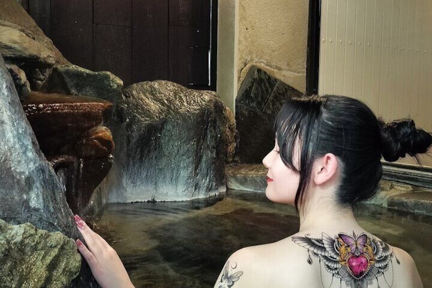 Tattoo-friendly open-air Onsen & drink