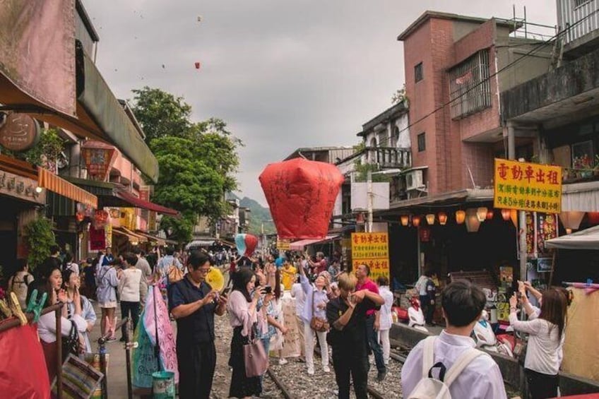 Pingxi Sky Lantern (Shifen Old Street)
