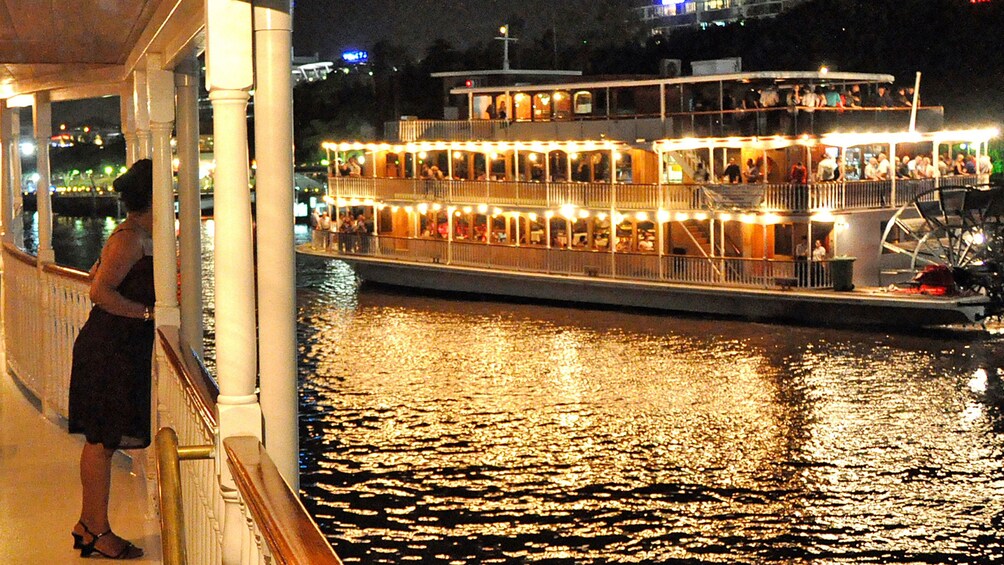 brisbane-river-dinner-cruise