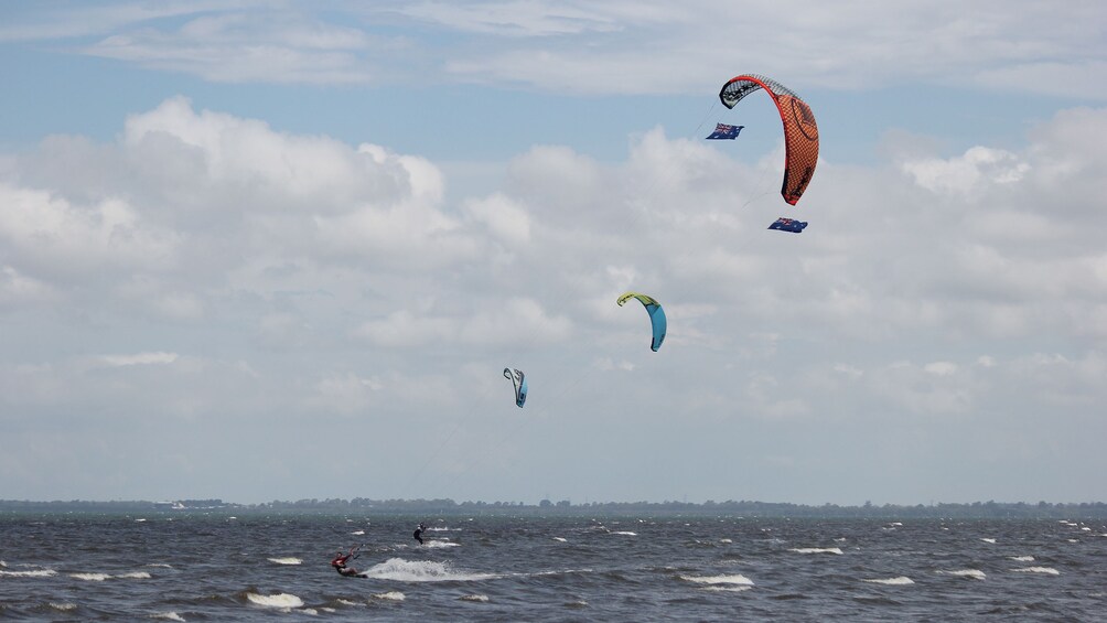 Group of kite surfers going in the same direction in Brisbane