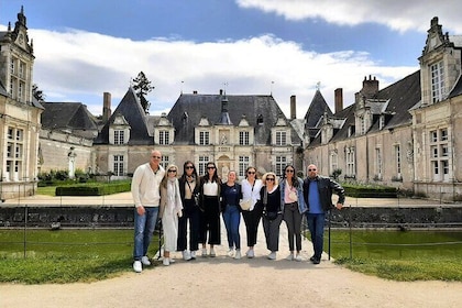 Loire Valley Day Tour Chambord och Chenonceau plus lunch på ett privat slot...