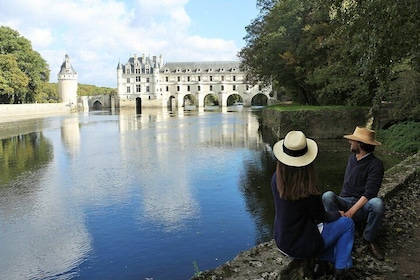 Loire Valley Day Tour Chambord and Chenonceau plus lunch at a Private Castl...