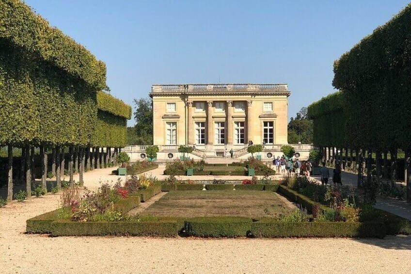 Versailles Palace Skip the Line Guided Tour with Gardens, Trianons & The Hamlet