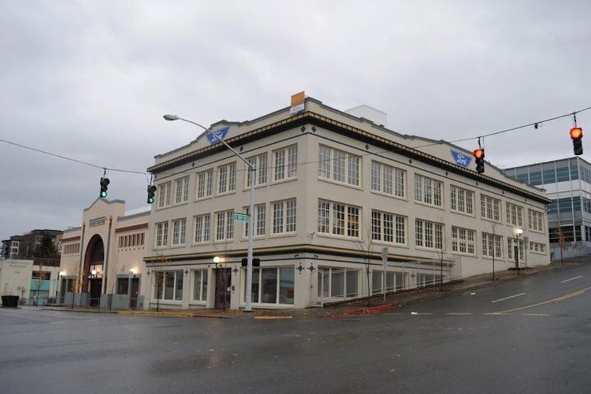 Tacoma Scavenger Hunt: Bright Lights, Big Glass