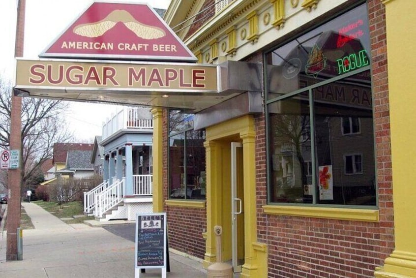 Milwaukee Bar Hunt: Milwaukee Bar Crawl