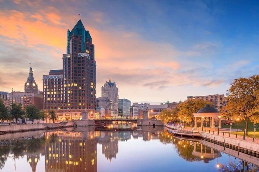 Milwaukee Bar Hunt: Milwaukee Bar Crawl