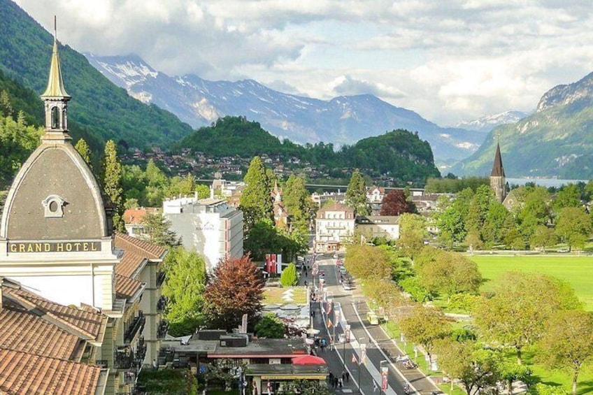 Architectural Walk of Interlaken with a Local