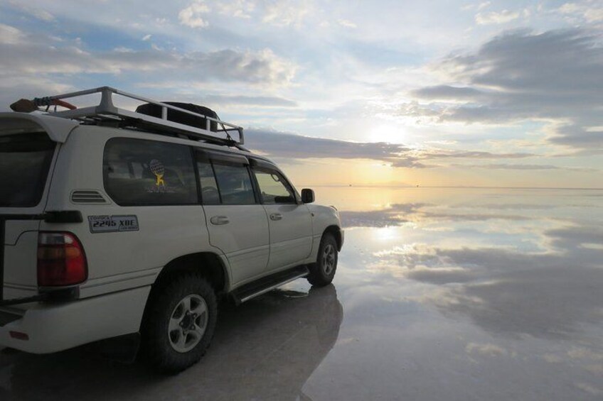 Uyuni: Starlight + Sunrise tour