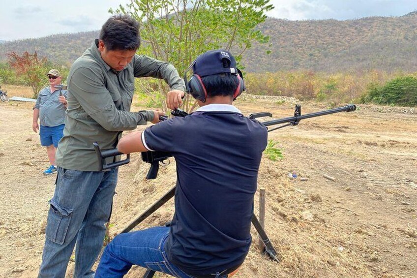 Phnom Penh sightseeing shooting range tour