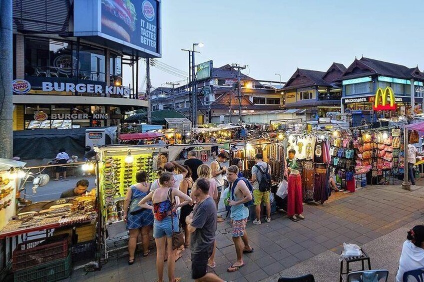 Chiang Rai Walking Night Tour : Food & Night Market with Local Host