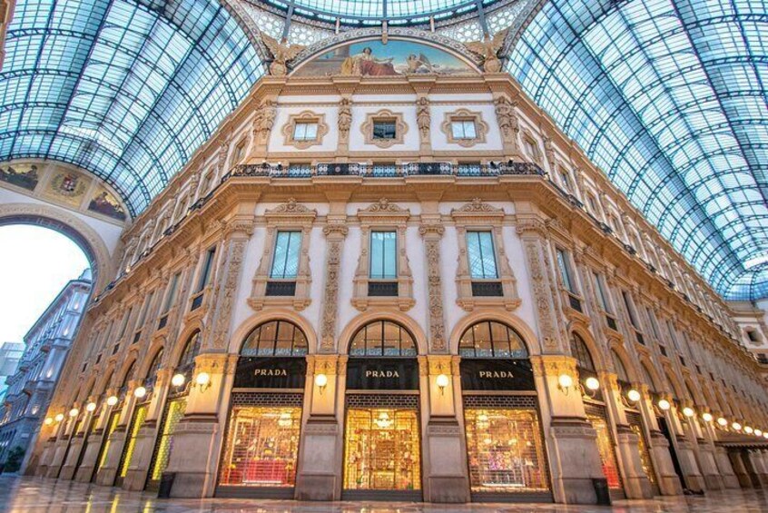 Architectural Walk of Milan with a Local