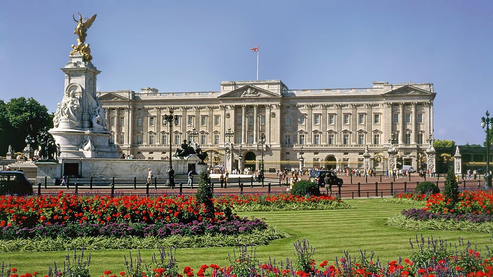 royal flower gardens at Buckingham Palace in London