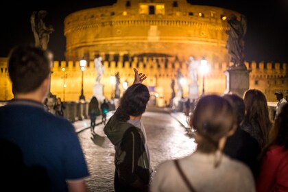 De duistere kant van Rome: avondtour langs catacomben en mysteries