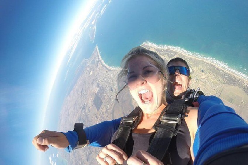Skydive over Great Ocean Road from up to 15000ft