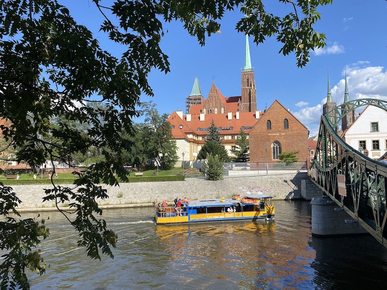 Odra river cruise and private walking tour of Wroclaw