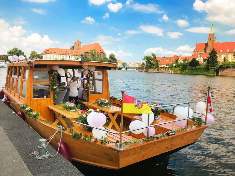 Odra river cruise and private walking tour of Wroclaw