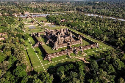 Vietnam And Cambodia At Glance in 9 Days