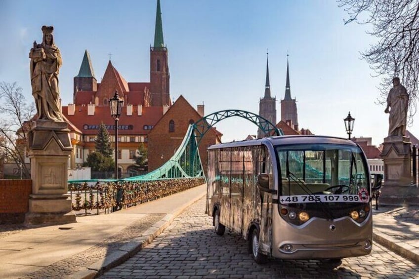 Wrocław, 2-hours private electric car tour with a Guide