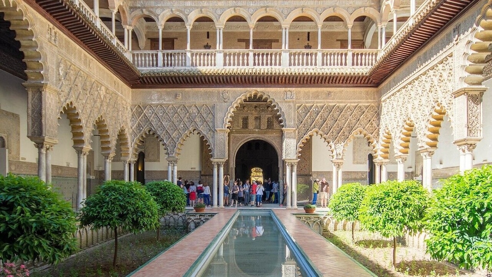 Seville: Alcazar Guided Tour with Priority Access