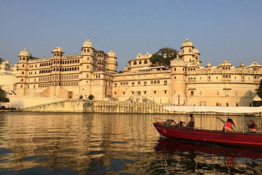 Boat Ride Along With City Palace Sightseeing SLW