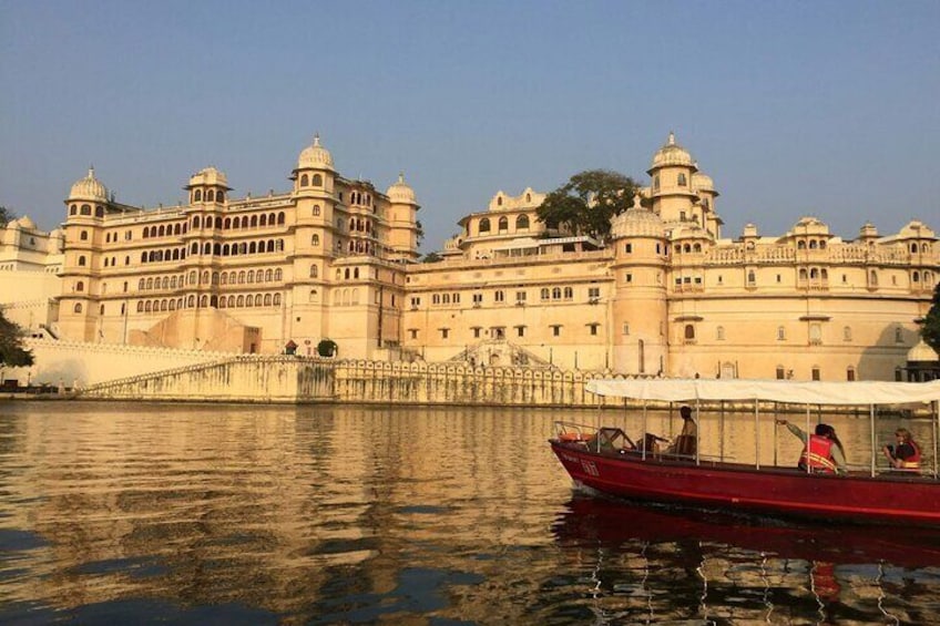 Boat Ride Along With City Palace Sightseeing SLW