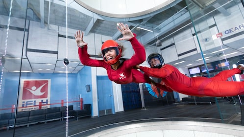 Dua Pengalaman Skydiving Dalam Ruangan Penerbangan