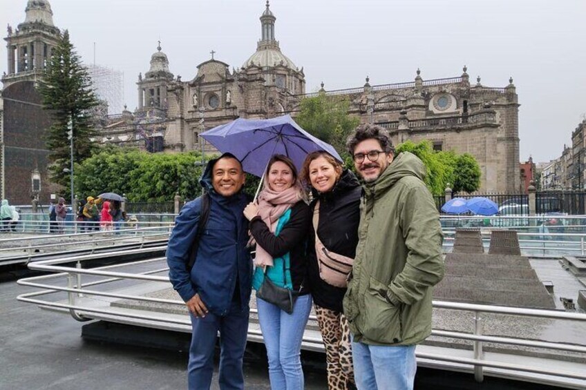 No matter the weather you can always find your guide holding the purple umbrella ☂️