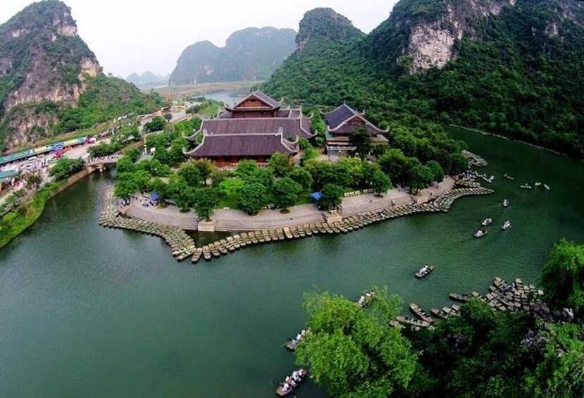 2 Days Hoa Lu – Trang An – Bich Dong – Van Long