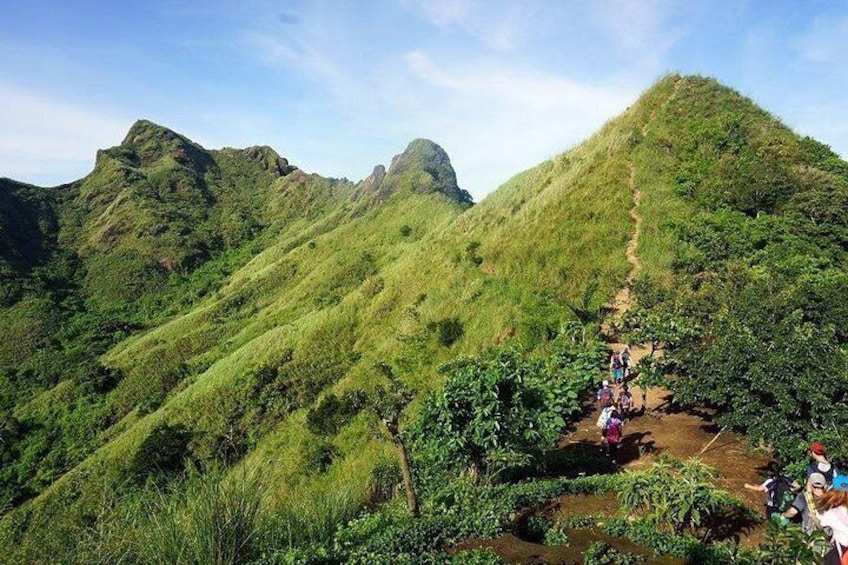 Beginner Day Hike from Manila Mt. Batulao (811 MASL) with transfers**