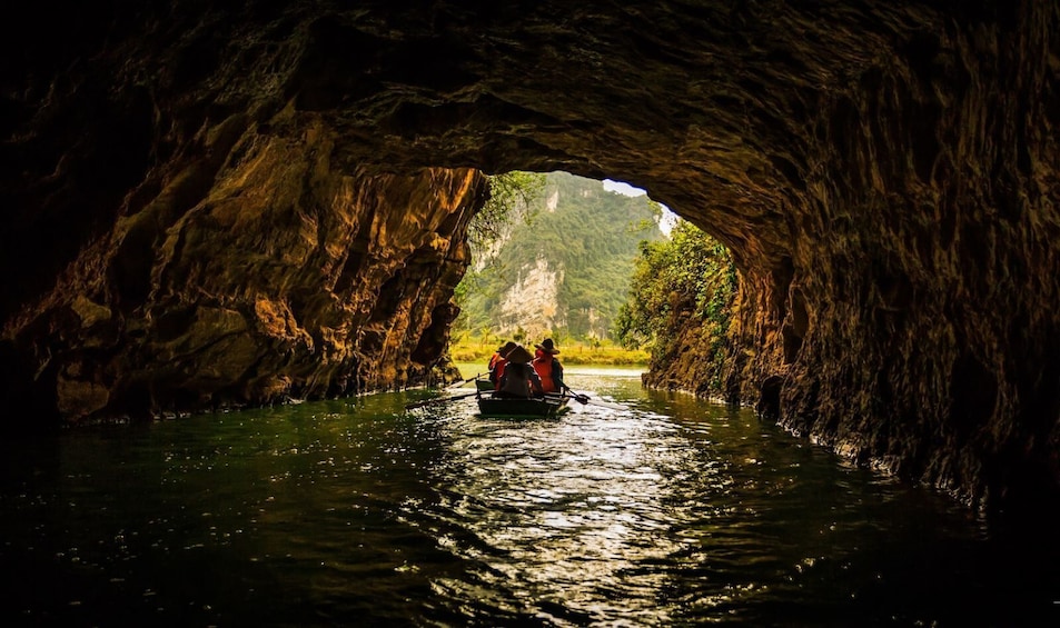 1 Day Hoa Lu & Tam Coc Tour