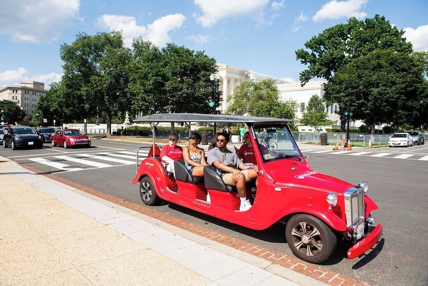 Washington by Day: Small Group Sightseeing Tour via Electric Vehicle